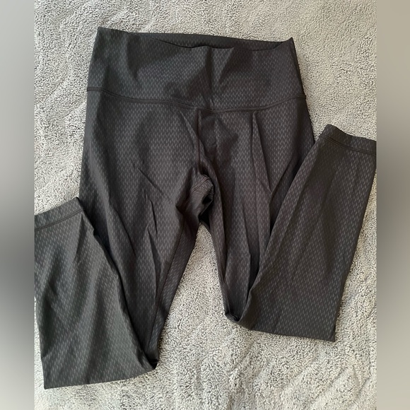 Lululemon Wunder Under size 10 Black Pattern - Picture 1 of 4